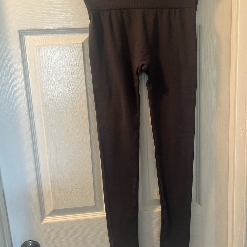 HUE Gray Leggings with Elastic Waistband and Ankle Length